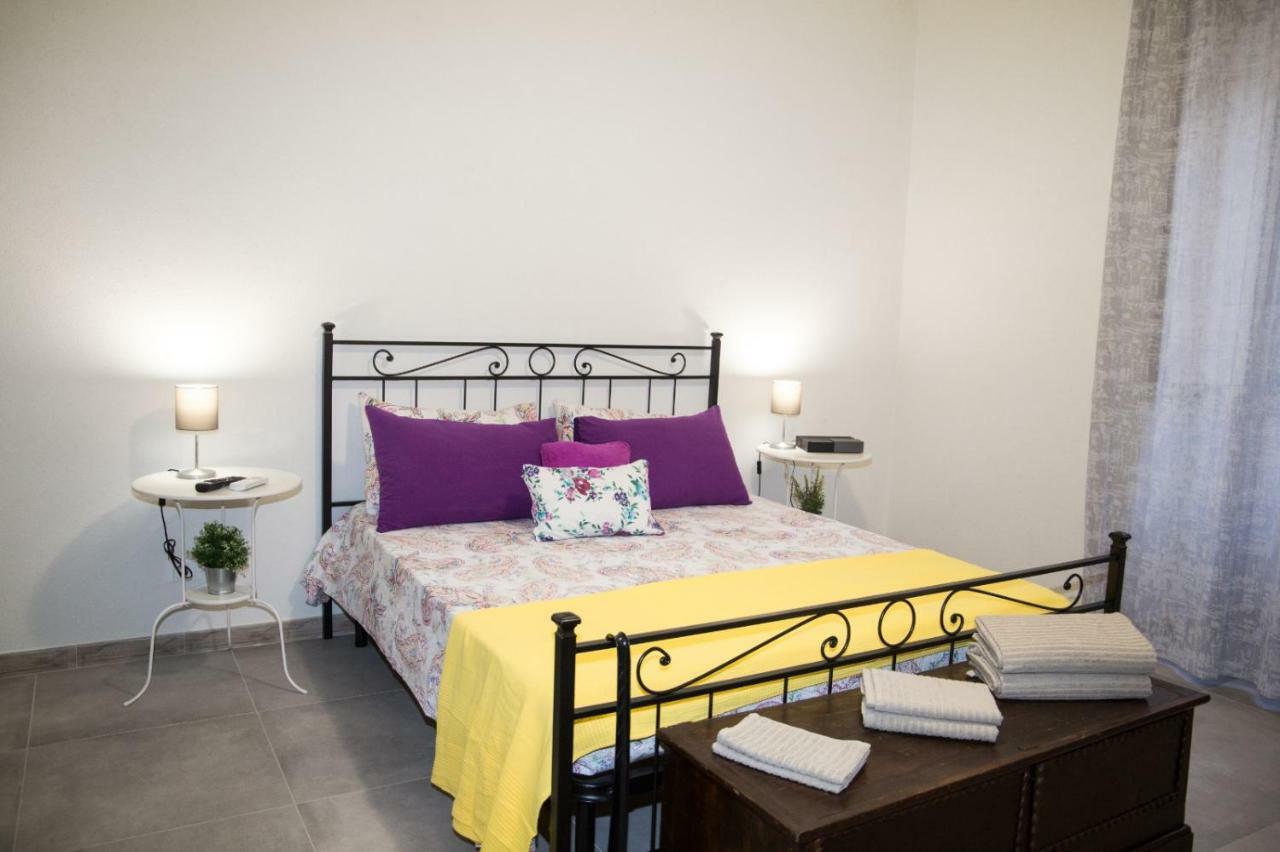 Aus Holiday Catania Villa Esterno foto